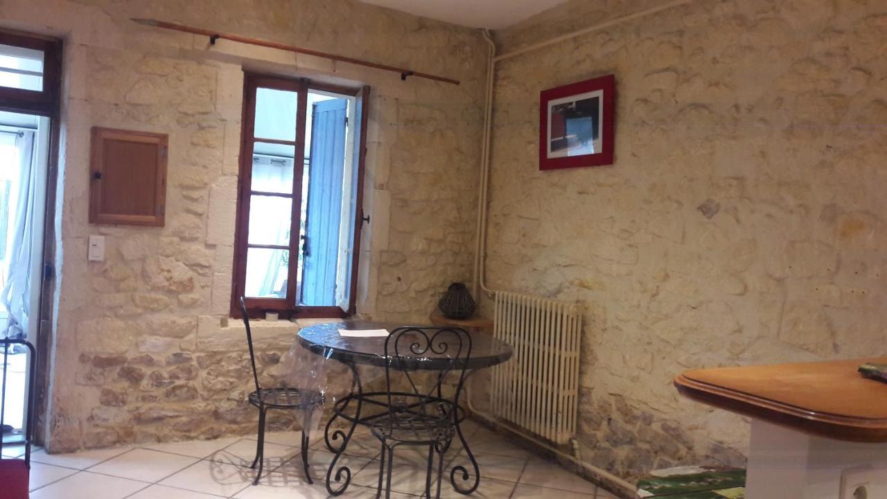 فيلا آرْلْفي Joli Maison En Pierre المظهر الخارجي الصورة