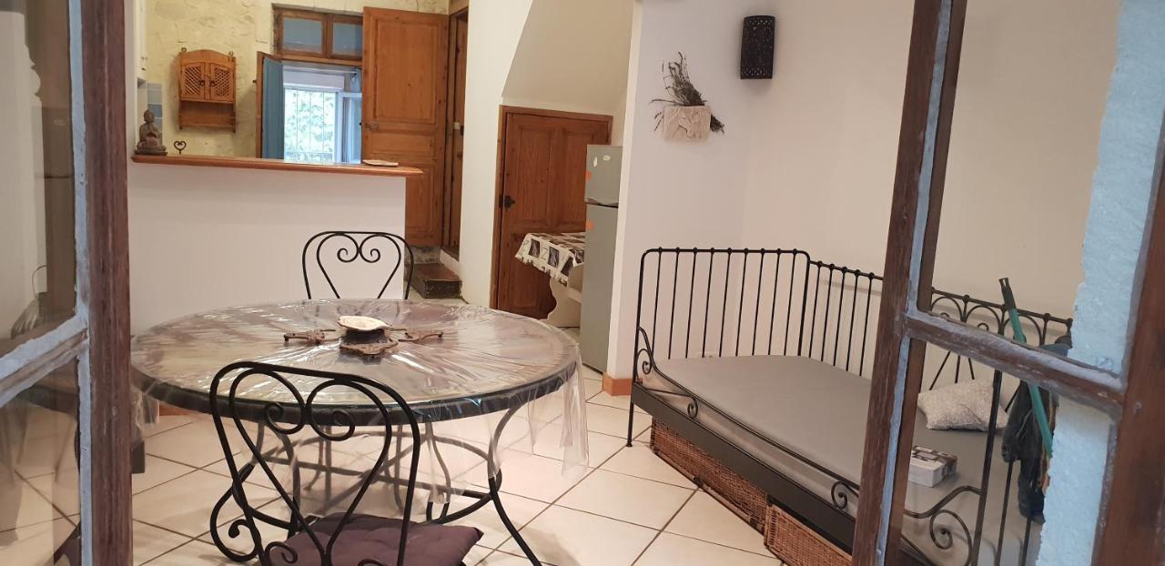 فيلا آرْلْفي Joli Maison En Pierre المظهر الخارجي الصورة